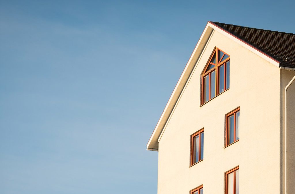 Cómo puedo corregir la dirección de mi vivienda en el recibo de IBI si está incompleta o incorrecta.